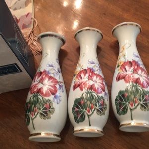 NWOT- Royal Gallery Floral Porcelain Bud Vase